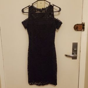 Lace shoulder detail dress.